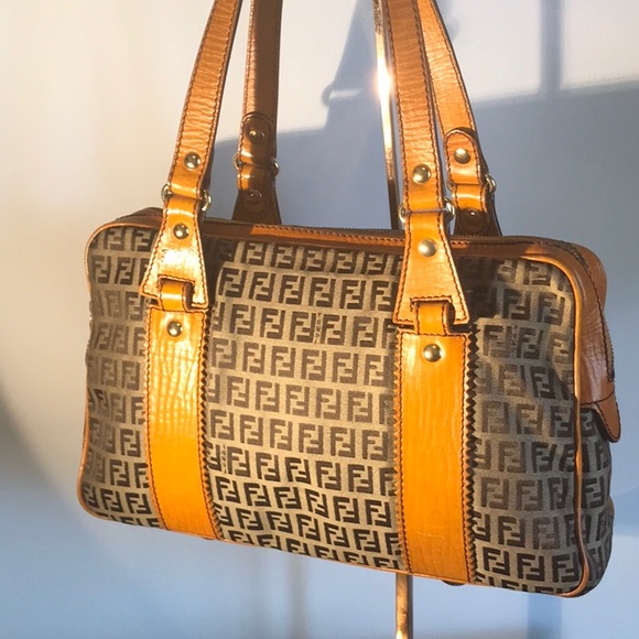 FENDI FF LOGO THROUGHOUT AUTHENTIC LEATHER TRIMMED BAG - Picture 2 of 13